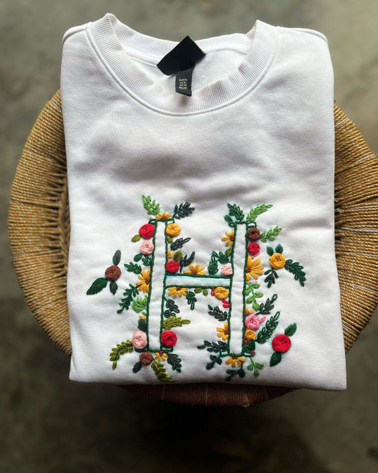 Tees Embroidered flowers (Name Initial)